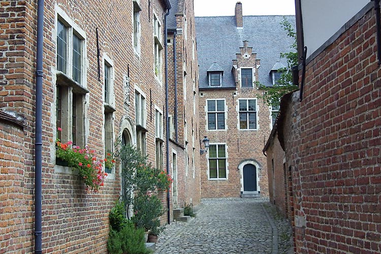 Another view along a street in the beguinage