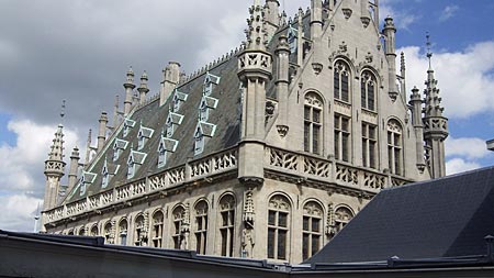 View from inside the Town Hall towards Tafelrond building.