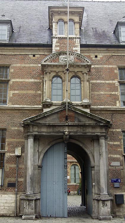 Van Dale College, entrance Naamse Straat, Leuven